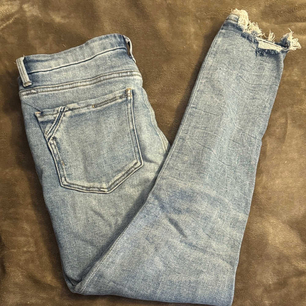 Buckle Light Blue Cropped Jeans